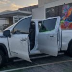 ASALTO EN PLAZA LAS AMÉRICAS: Roban Rifle de Asalto y Equipo Oficial de Camioneta del Alcalde de Los Reyes